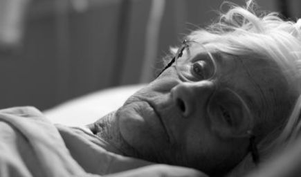 5 vecí, ktoré ľudia na smrteľnej posteli ľutujú najčastejšie