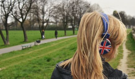 Študenti, ktorí chcú študovať v Spojenom kráľovstve, môžu čoskoro požiadať o víza