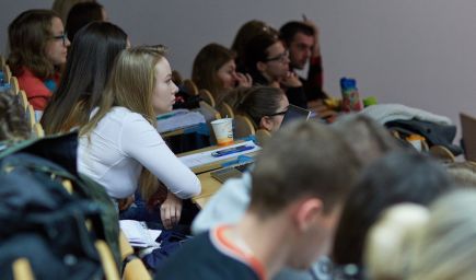 Študenti môžu na PEVŠ študovať nový program Medzinárodné vzťahy a diplomacia aj v angličtine