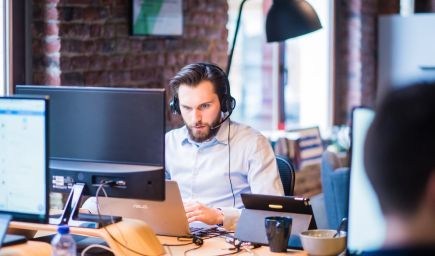 Rezort školstva dnes spustil poradenské call centrum pre učiteľov a rodičov