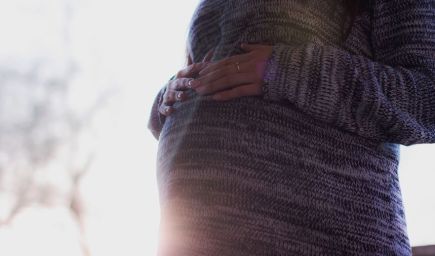 Vedci našli súvislosť medzi paracetamolom v tehotenstve a autizmom  batoliat