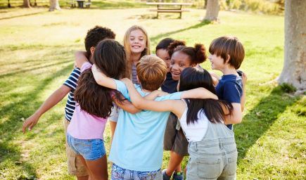Ako pomôcť dieťaťu cítiť sa dobre v rovesníckej  skupine?