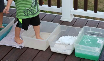 Vytvorte si s deťmi senzorický chodník, pomôže vám formovať zdravé nohy