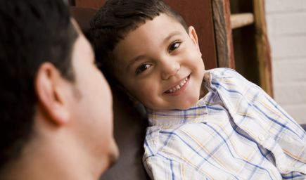 Ako môžu rodičia pomôcť deťom prepájať pravú a ľavú hemisféru? Rozprávanie príbehov upokojí aj veľké emócie (2. časť)