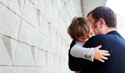 Pevné rodičovské puto pomáha deťom v nadväzovaní vzťahov