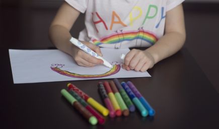 Škôlka nie je škola. Nemusíme deťom hovoriť, čo presne majú robiť