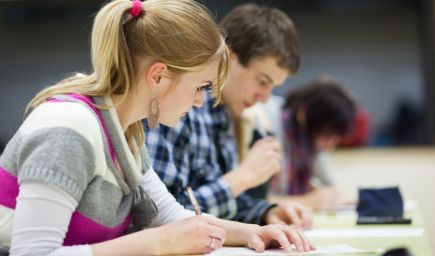 Pre viac ako 40.700 maturantov sa budúci týždeň začínajú písomné maturity