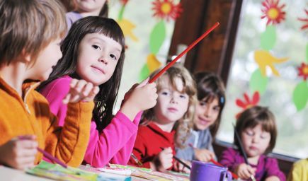 SKU vyzýva zriaďovateľov škôl na dodržiavanie platných vyhlášok