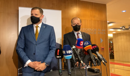 V pláne otvorenia škôl sa má skúmať možnosť povinného testovania