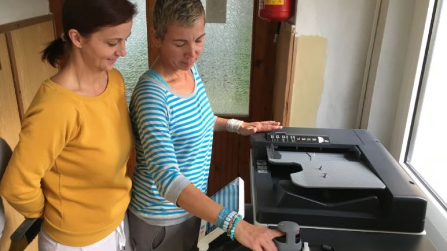 Materská škola v Detve je prvou školou na Slovensku, kde sa zaviedla dochádza cez odtlačky prstov.