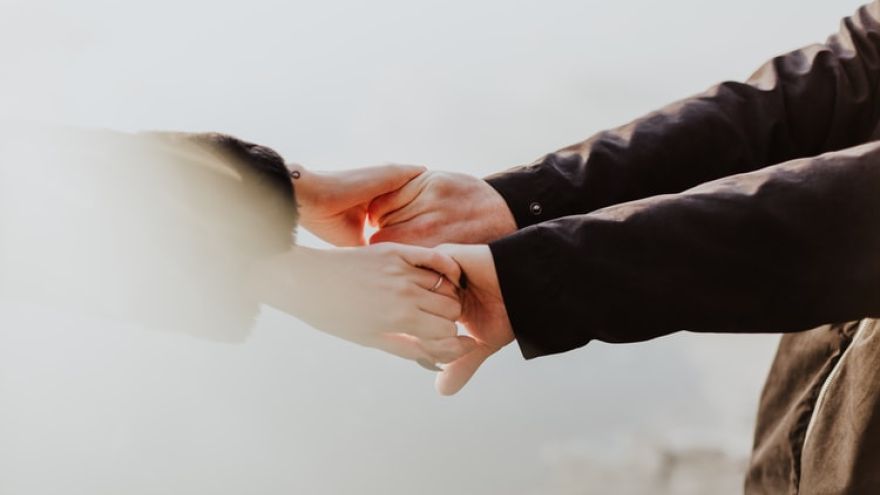Mnoho psychológov upozorňuje na to, že rozpad vzťahov môžu spôsobovať aj nenápadné veci, ktoré sa na prvý pohľad javia ako úplne neškodné.