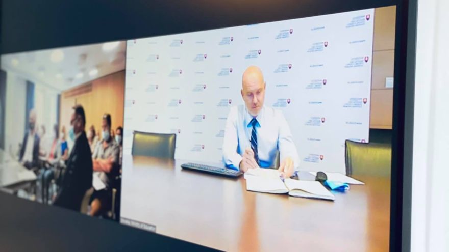 Minister školstva sa v rámci kampane Za otvorené školy zúčastnil online porád riaditeľov základných a stredných škôl.