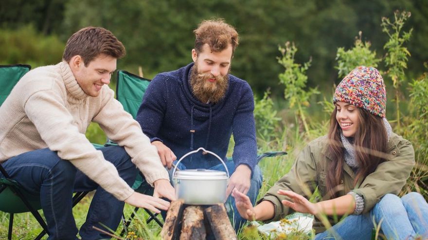 Každý človek túži po šťastí a naplnení. Dôležité je  pochopiť, že šťastie je práca, ktorú musíme vykonať sami v sebe a nielen čakať na to, čo sa bude diať okolo nás. 