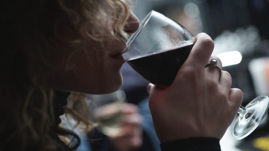 Fetálny alkoholový syndróm (FAS) sa vyskytuje u detí, ktorých matky si počas tehotenstva úplne neodopreli alkohol. Ten vie v ktorejkoľvek chvíli zasiahnuť do vývoja plodu. Pripomenula to Zuzana Tomanová, pedagogička a terapeutka z bratislavského Cent