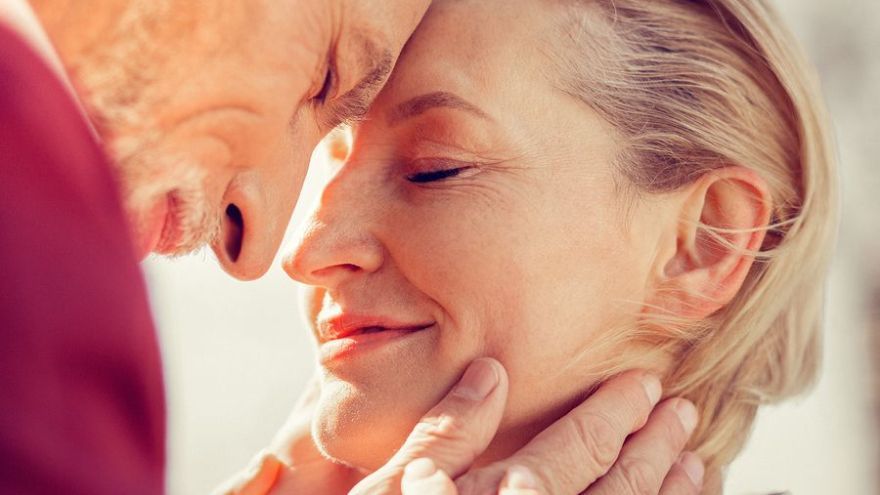 Partner, ktorý nás inšpiruje, podporuje a dáva chuť žiť, je pre nás veľmi dôležitý, pretože bez neho by sme nefungovali až tak dobre. A to, že nás partner podporuje, je jasným signálom, že nás aj ľúbi.