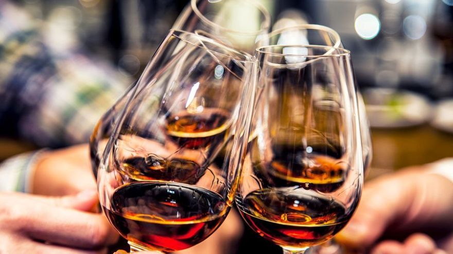 Drunkorexia je nový termín, ktorý bol vymyslený na označenie kombinácie nepravidelného jedenia a nadmernej konzumácie alkoholu. 