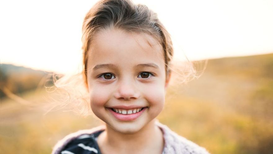 Ak má dieťa šťastie na pokojných, psychicky vyrovnaných a optimisticky naladených rodičov, ktorí sa tešia zo svojho rodičovstva, tak z dieťaťa väčšinou vyrastie aj psychicky odolný, pozitívny a šťastný  dospelý človek.