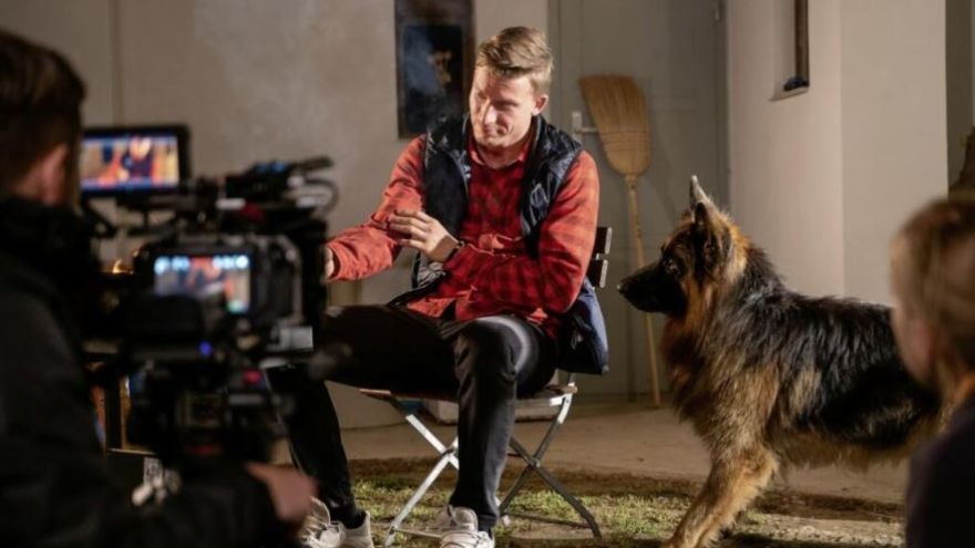 Seriál Robin s Jurajom Bačom. Hlavnými hrdinami Richard a jeho pes, nemecký ovčiak Robin.