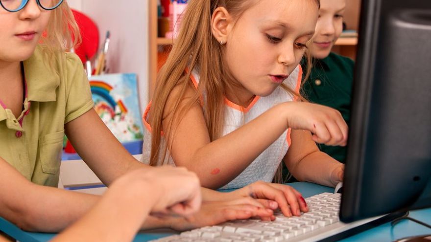 Rôzne opakujúce sa činnosti v triede viditeľným spôsobom pomáhajú žiakom prežívať pocity radosti, bezpečnosti a majú tiež vplyv na ich záujem o učenie a lepšiu sústredenosť.