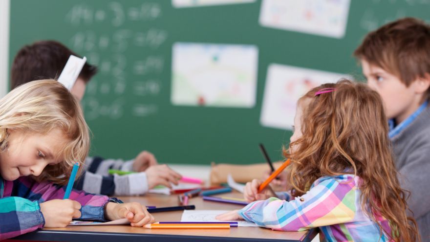 Viaceré bratislavské mestské časti začínajú narážať na kapacitné problémy v súvislosti s prijímaním ukrajinských detí do svojich materských či základných škôl. 