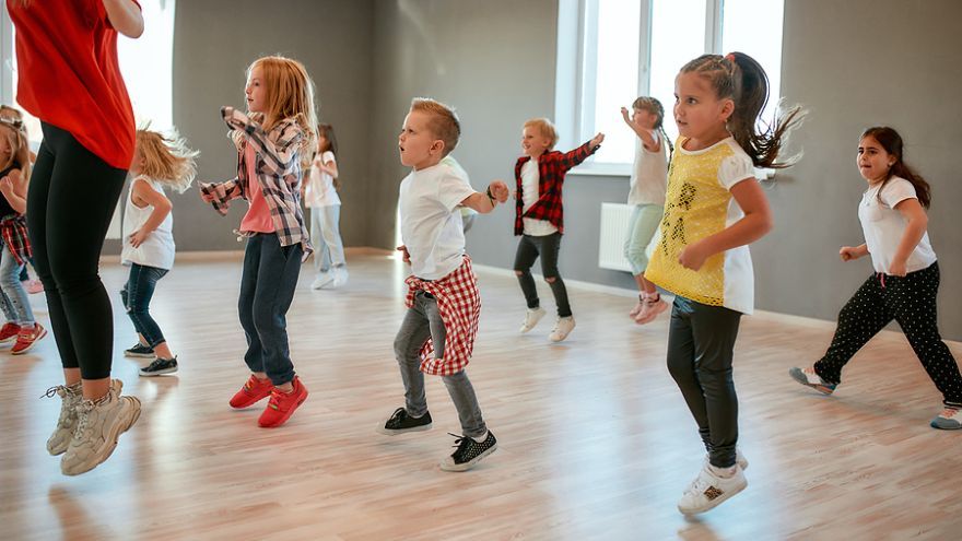 Zhruba 70 percent žiakov športuje len na hodinách telesnej výchovy a inému športu sa už nevenuje. Zvyšných do 30 percent žiakov je tých, ktorí navštevujú športové kluby a rôzne športové krúžky aj po škole.