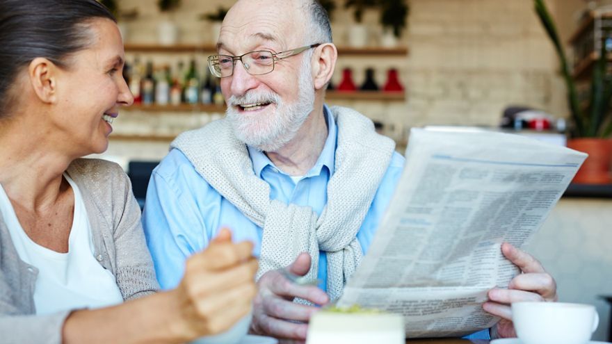 Máte v dospelosti problém nájsť si priateľov medzi rovesníkmi? Obohacujúcim spojením môže byť aj priateľstvo s vekovo staršími ľuďmi