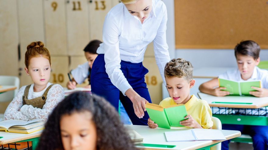Inštitút vzdelávacej politiky (IVP) a Útvar hodnoty za peniaze (ÚHP) predstavil možný spôsob zavedenia regionálnych príspevkov pre pedagogických a odborných zamestnancov v školstve.