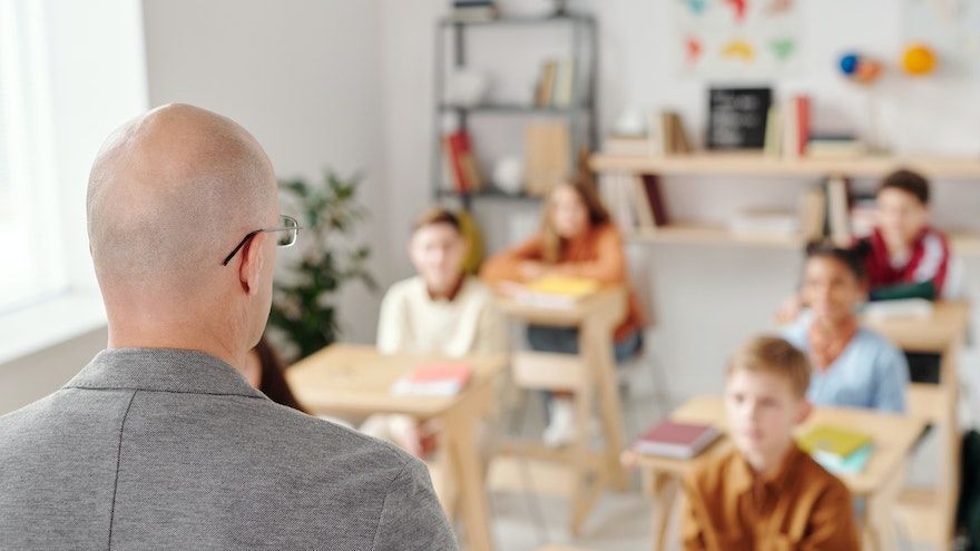 Cieľom novely je „zákaz prezentácie a výučby sexuality propagujúcej homosexualitu, zmenu pohlavia alebo odchýlku od rodovej identity určenej pri narodení“ na školách a v školských zariadeniach.