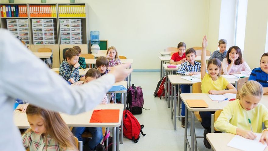 V školskom prostredí môžu učitelia na precvičovanie a rozširovanie slovnej zásoby používať aj rôzne hry a zábavné aktivity.