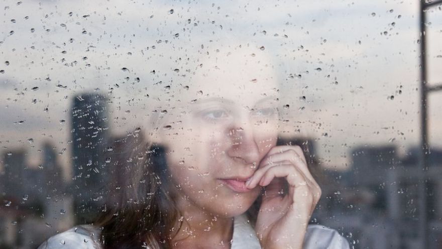 Čoraz viac ľudí má pocit, že čas plynie akosi rýchlejšie. Aj keď nemôžeme zastaviť plynutie času, možno môžeme využiť psychologické faktory, vďaka           ktorým môžeme mať pocit, že čas sa aspoň trochu sa spomaľuje.