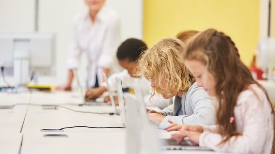 D. Bútora: Školáci sa musia učiť práci s technológiami či interakcii s počítačom
