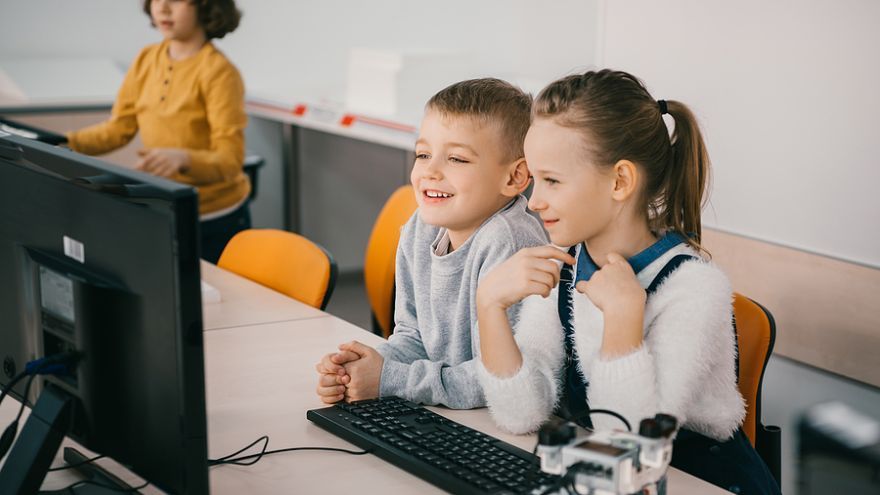 Viac než 2500 českých škôl dostalo opäť výhražné e-maily