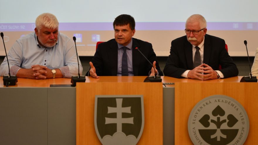 Minister školstva, vedy, výskumu a športu SR, Peter Plavčan slávnostne vymenoval nových členov Vedeckej grantovej agentúry VEGA. 