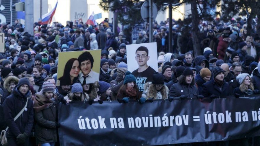 Študentská rada vysokých škôl žiada rektorov vysokých škôl o udelenie rektorského voľna na piatok (9.3.). 