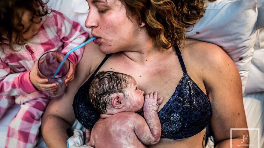 Fotografia zachytávajúca chvíle tesne po pôrode, ktorá sa dostala za rok 2018 medzi tie najlepšie.