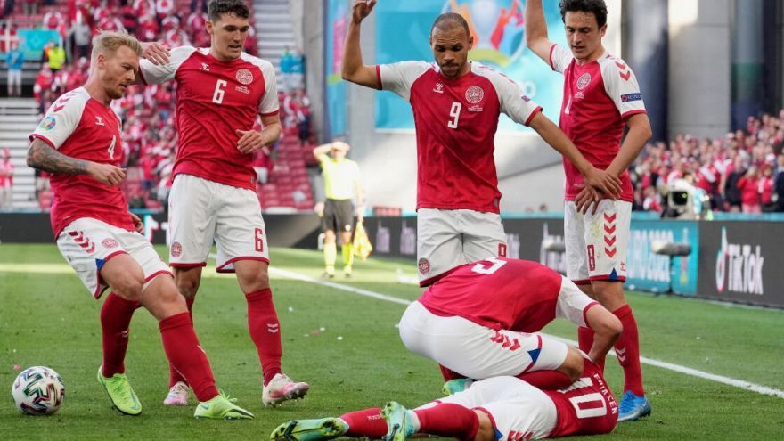 Christian Eriksen skolaboval priamo na ihrisku.