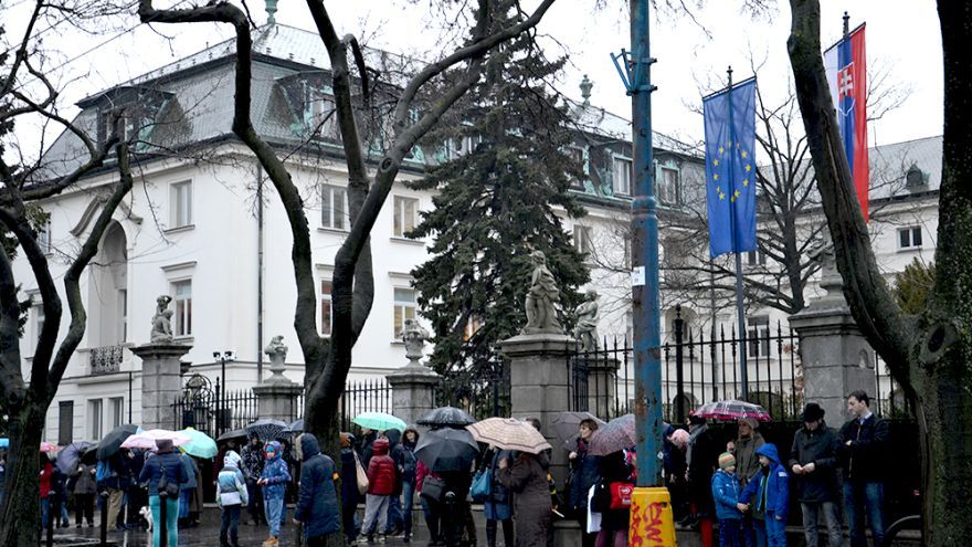 Učitelia žiadali pred ministerstvom financií zvýšenie investícií do školstva