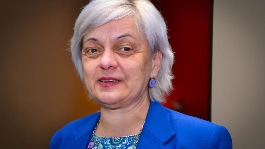 Anna Chlupíková, riaditeľka ZŠ v Novákoch hovorí, že školy sa boja odhaľovať chyby, ktoré robia, hoci by im to mohlo pomáhať pri zlepšovaní. Boja sa trestov a následkov. 