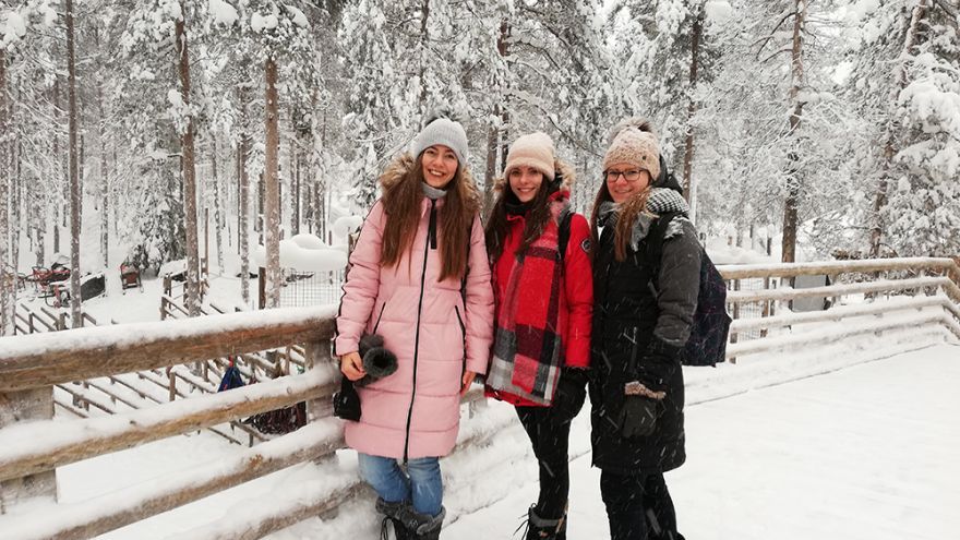 Študentky Adriana Szabová, Lucia Viktorová, Gabriela Pepichová