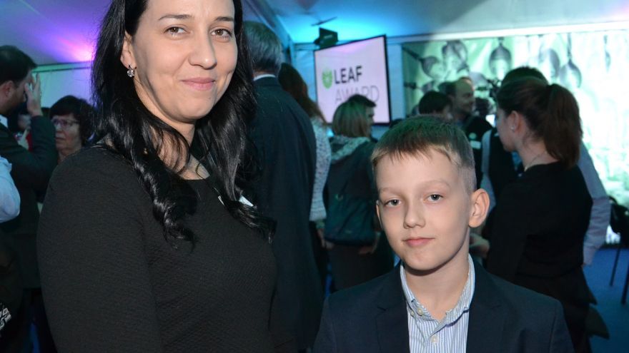 Medzi nami je kopec opustených detí, ktoré všetky túžia niekam patriť. Profesionálna mama MÁRIA VOKÁL tvrdí, že profesionálni rodičia dávajú opusteným deťom lásku v období, keď im ju nemôže dať niekto iný.