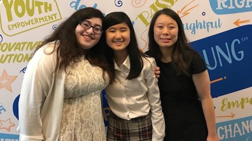 Alyssa Kapasi, 17-ročná študentka z Brearley School v New Yorku, našla spôsob, ako zabezpečiť, aby každé dieťa v Amerike dostalo teplý obed.