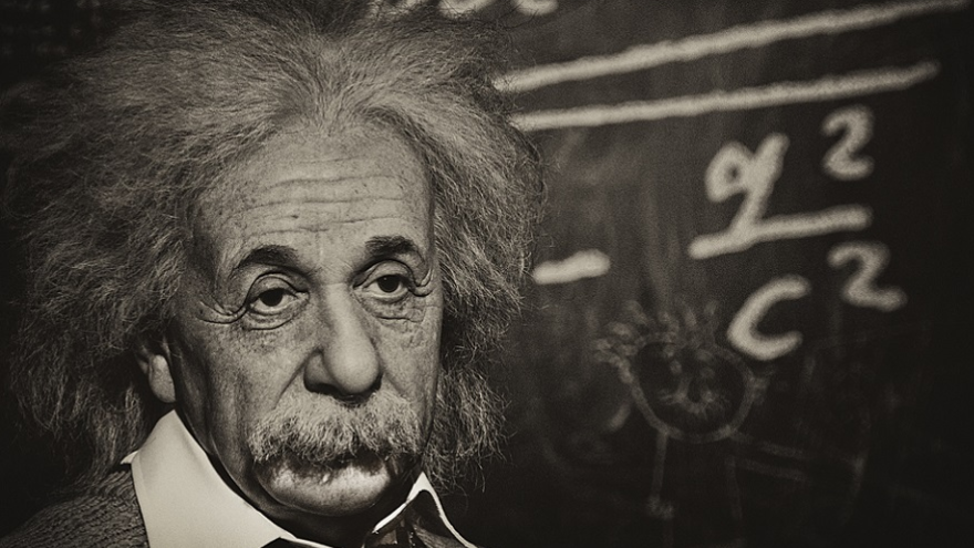 Albert Einstein bol nielen významný fyzik, ale aj veľký filozof a morálny vodca, ktorého myšlienkami a skúsenosťami sa smelo môžete inšpirovať.