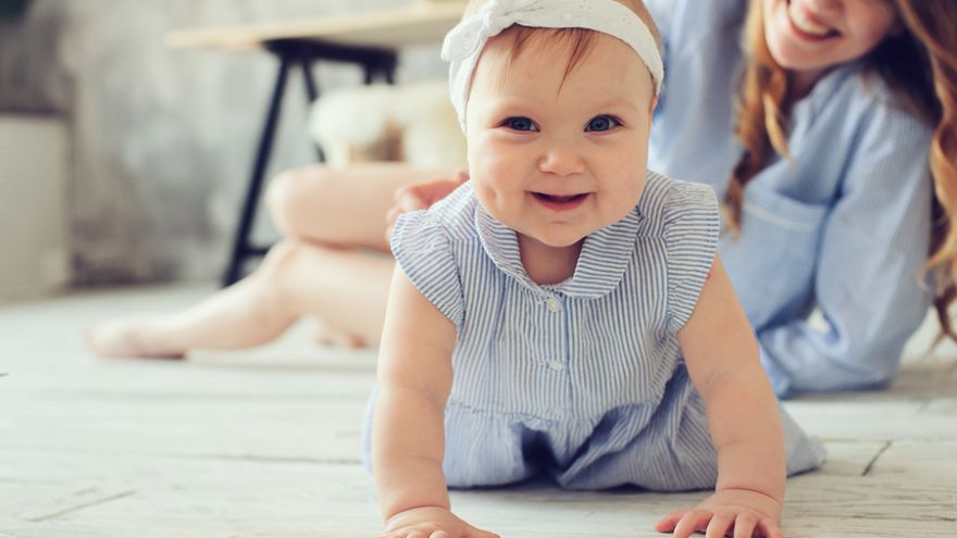 Mnohí odborníci tvrdia, že rodičia a hlavne matky, trávia s deťmi viac času ako v minulosti, ale často sú na deti  emocionálne nenapojení, myšlienkami sú niekde inde.