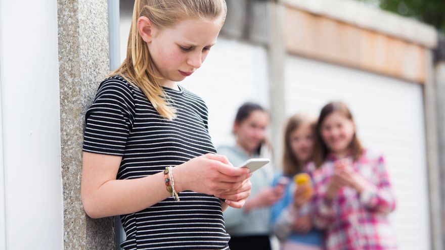 Najväčším problémom šikany nie je to, že sa niekto začne správať agresívne, ale to, že mnoho detí o nej vie, no nikomu to nepovedia a problém sa tak neustále zväčšuje.