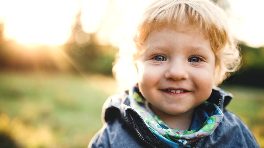 Odhalenie a včasná liečba obojstranného poškodenia sluchu je obzvlášť dôležitá v útlom detstve, pretože dieťa, ktoré nepočuje zaostáva v psychickom vývoji a nevyvíja sa mu ani reč.