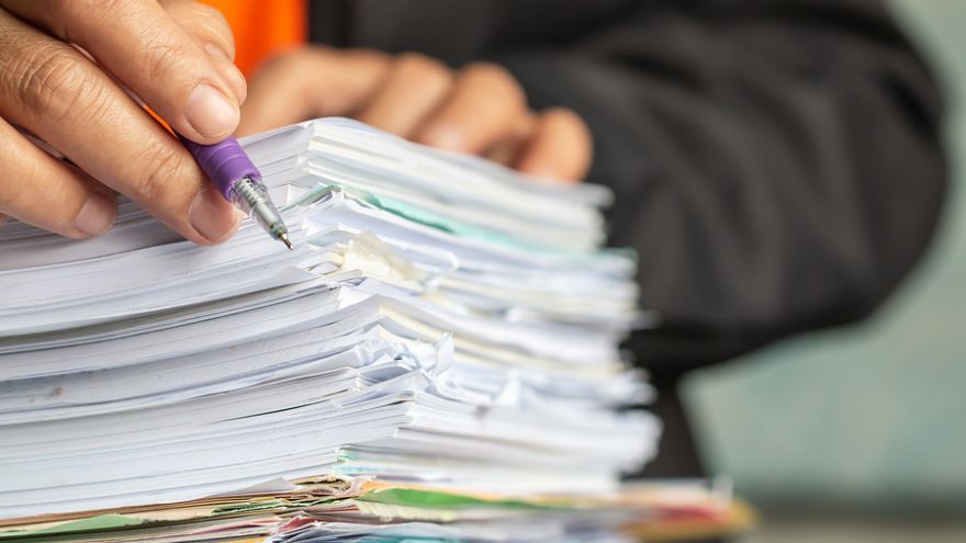 V školách už nie je možné prijať do pracovného pomeru pedagogického alebo odborného zamestnanca, ktorý dovŕšil 65 rokov, na neurčitý čas.