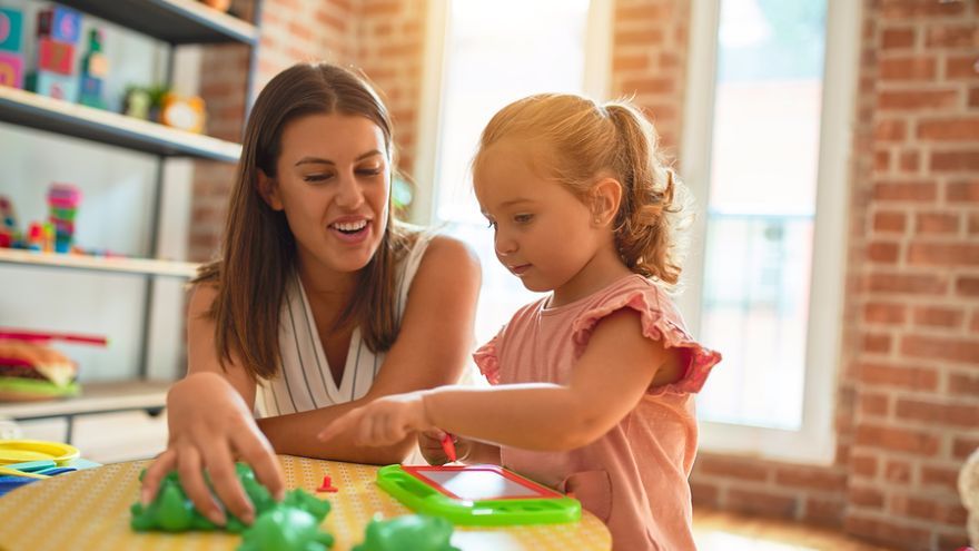 Deti s autizmom môžu rodičia zabaviť doma aj takýmito aktivitami. 