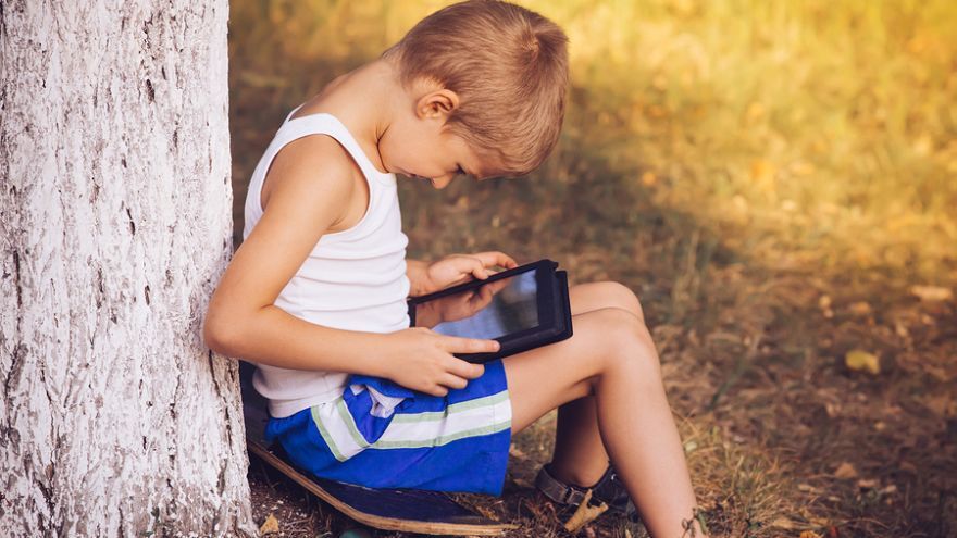 Jiří Palyza tvrdí, že k mnohým problémom u detí dochádza hlavne preto, lebo vstupujú do internetového priestoru nepripravené.