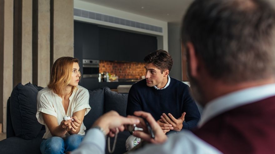 Manželské kurzy nemajú za úlohu zachraňovať už nefunkčné vzťahy, ich úlohou je prinášať novú iskru do vyhasínajúcich alebo zovšednených vzťahov. Je to určitá forma prevencie. 