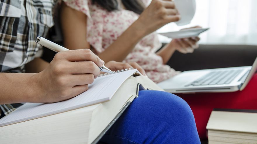 Vysokoškoláci, doktorandi, vysokoškolskí učitelia a vedeckí pracovníci štátnych a verejných vysokých škôl sa môžu uchádzať o štipendiá do Rakúska. 